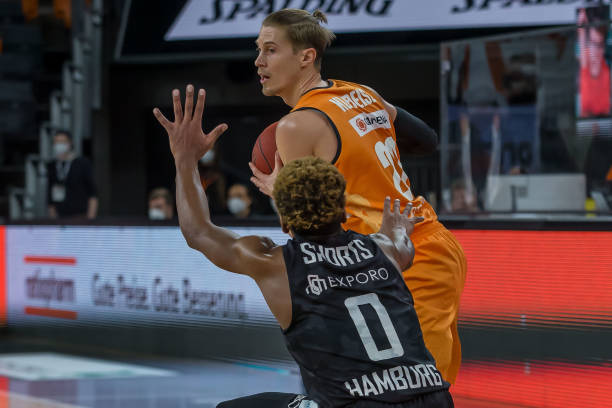 穿过自己脚 穿过自己脚